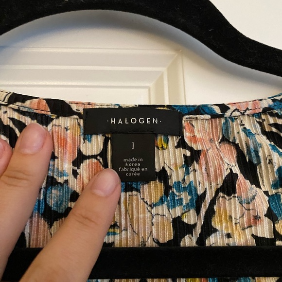 Halogen Cinched Wrist Floral Top - Picture 6 of 6